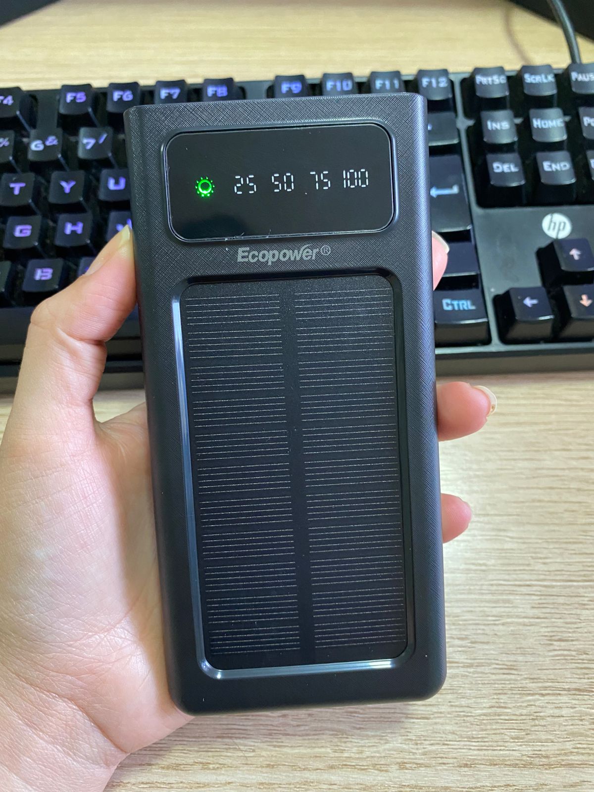 CARGADOR PORTATIL CON CARGA SOLAR